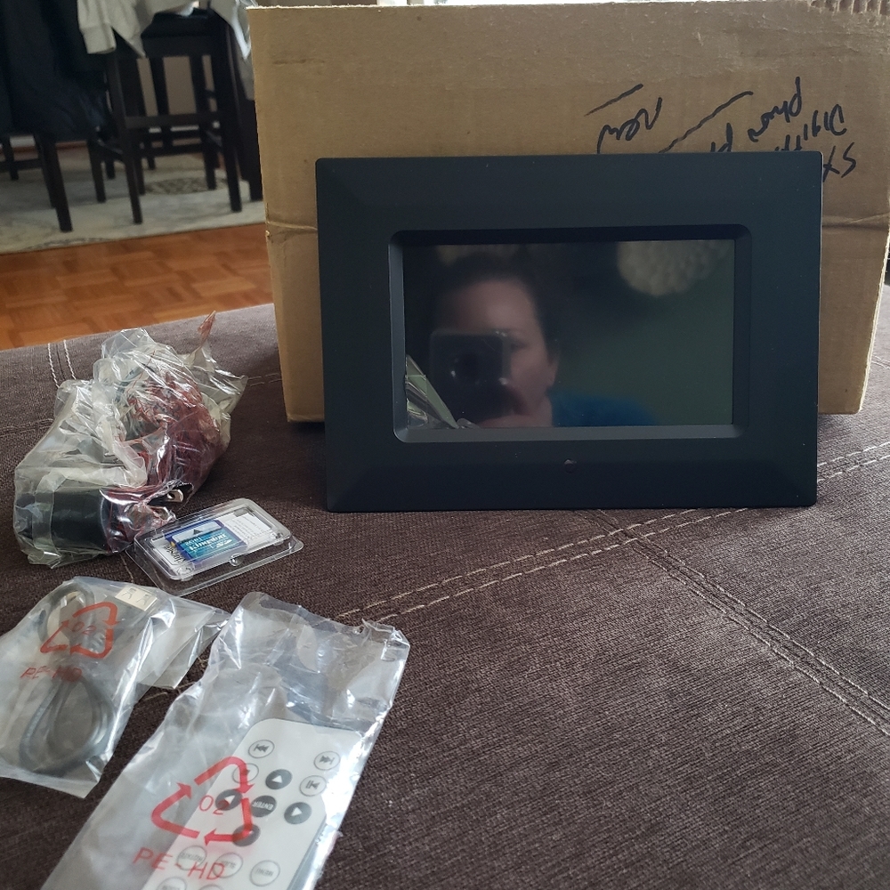 New 5x7 digital photo frame